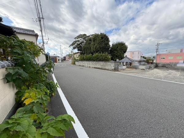 紀の川市打田　中古戸建の前面道路含む現地写真