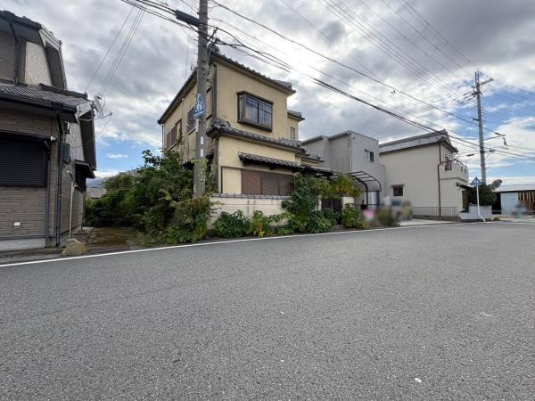 紀の川市打田　中古戸建の前面道路含む現地写真