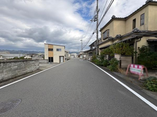 紀の川市打田　中古戸建の前面道路含む現地写真