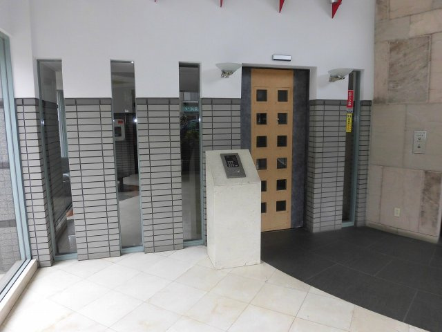 アーベイン狭山ガーデンコートのエントランス