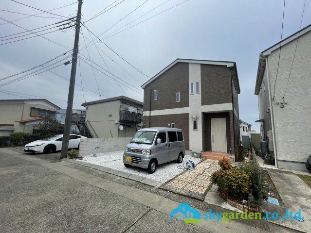 秦野市水神町　中古戸建の前面道路含む現地写真