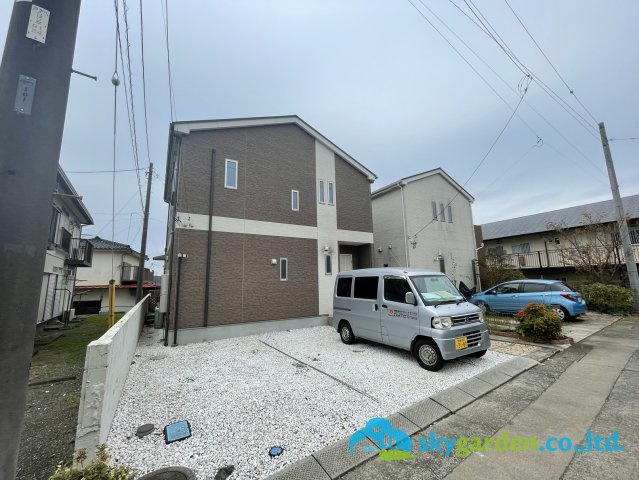 秦野市水神町　中古戸建の前面道路含む現地写真