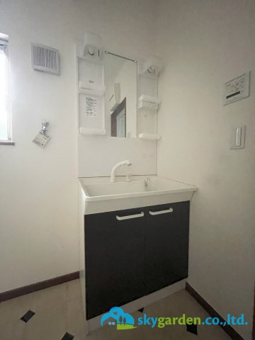 秦野市水神町　中古戸建の独立洗面台