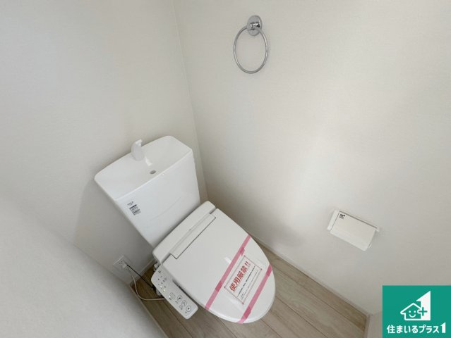 神戸市西区桜が丘西町　新築一戸建てのトイレ|1・2階の2ヶ所にあるので、朝の忙しい時間の順番待ちもなく、深夜の利用にも大変便利です。