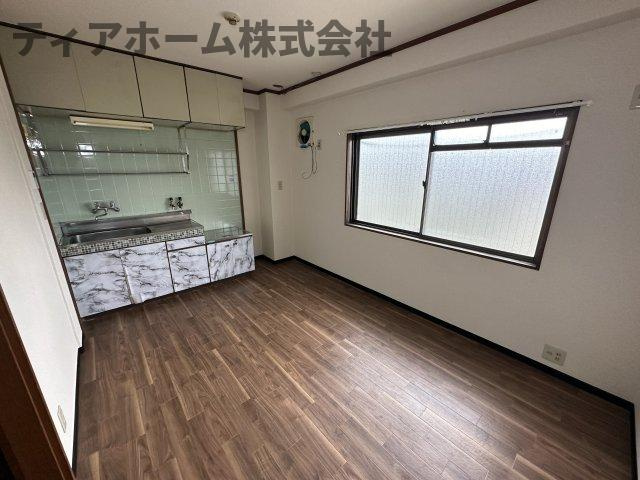 葛城市尺土の賃貸マンションの居間・リビング|ゆったりとした居間です