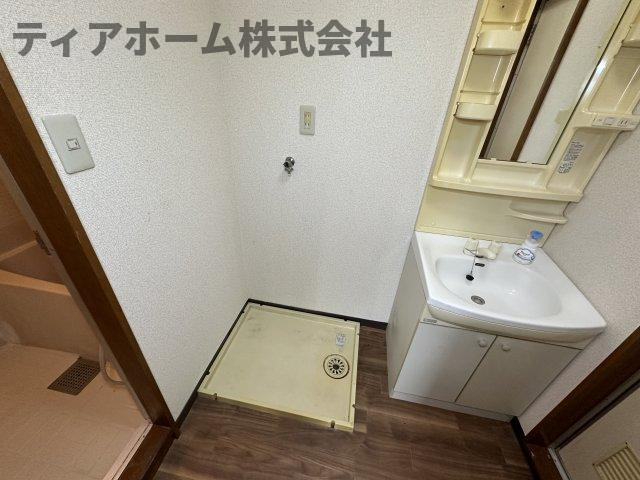 葛城市尺土の賃貸マンションの洗面所|ゆったりとスペースのある洗面所