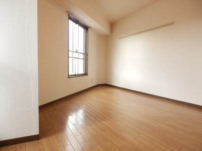 プラネシア星の子京都駅前の居間・リビング|洋室