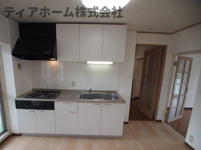 関屋あしびハイツ9号棟のキッチン|お料理しやすいキッチンです
