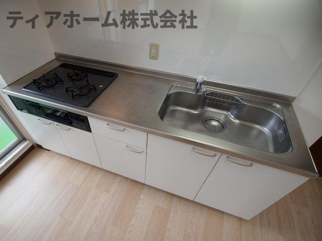 関屋あしびハイツ9号棟のキッチン|お料理しやすいキッチンです