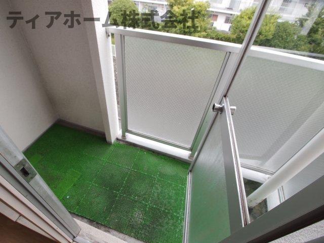 関屋あしびハイツ9号棟のバルコニー|外からの目が気にならないバルコニーで洗濯物が干せます