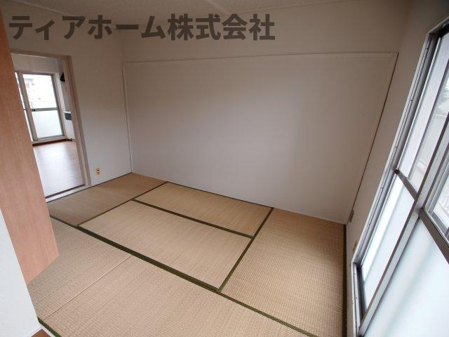 関屋あしびハイツ9号棟の和室|落ち着いた雰囲気の和室付きです