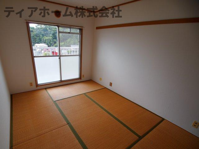 関屋あしびハイツ9号棟の和室|フローリングだけでなく、和室もあります