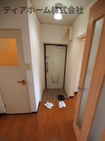 関屋あしびハイツ9号棟の玄関|落ち着いた玄関です