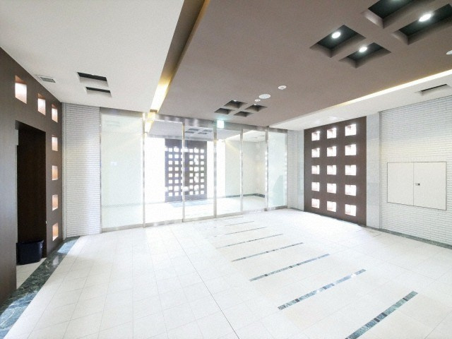 ラクラス新大阪のエントランス