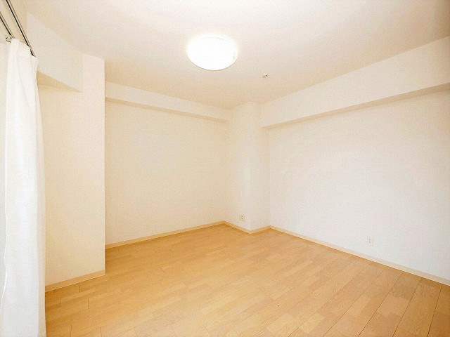 ラクラス新大阪の洋室