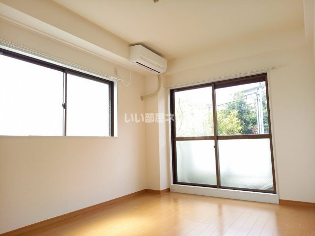 エジスポール塩屋の居間・リビング