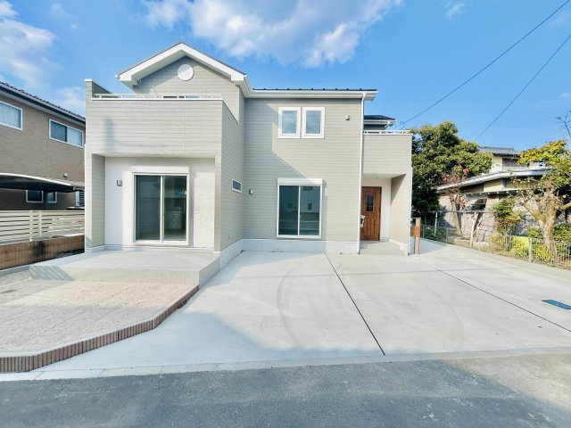 桐生市広沢町1丁目の外観|お車3台駐車可能◎
南向きのお庭で家庭菜園も実現♪