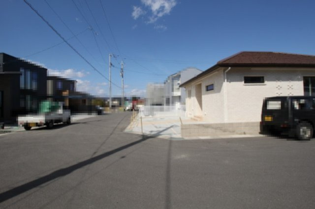 南国市大そね甲　Ｂ号地　新築戸建（全2区画）の前面道路含む現地写真