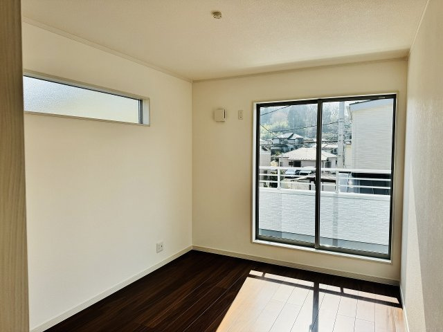 八王子市　下恩方町　新築一戸建ての子供部屋|～2階バルコニーに面している6.0帖の洋室です～