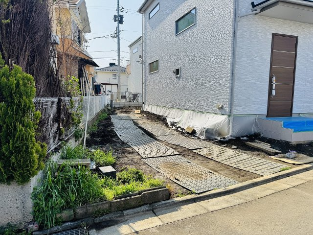 八王子市　下恩方町　新築一戸建ての駐車場|～2台駐車可能カースペース～