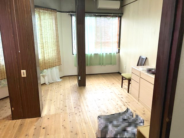 日高町江原　住居付店舗の洋室