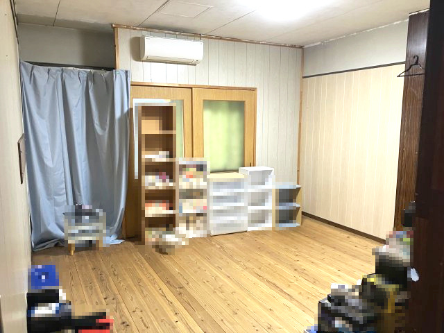 日高町江原　住居付店舗の洋室