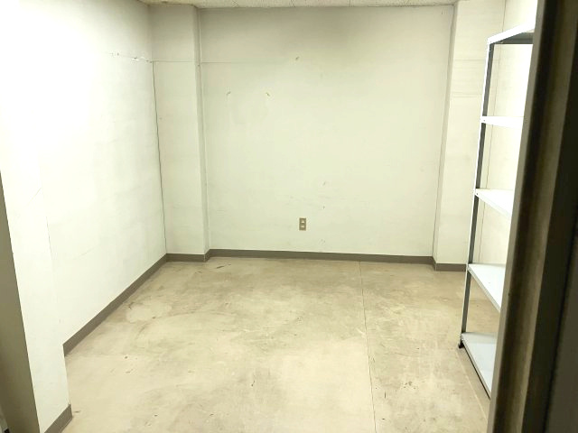 日高町江原　住居付店舗の収納