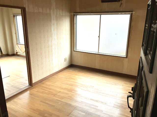 日高町江原　住居付店舗の洋室