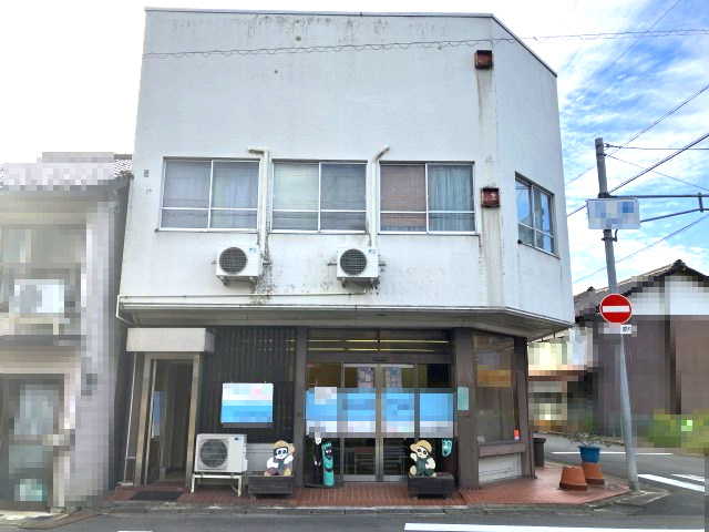 日高町江原　住居付店舗の外観