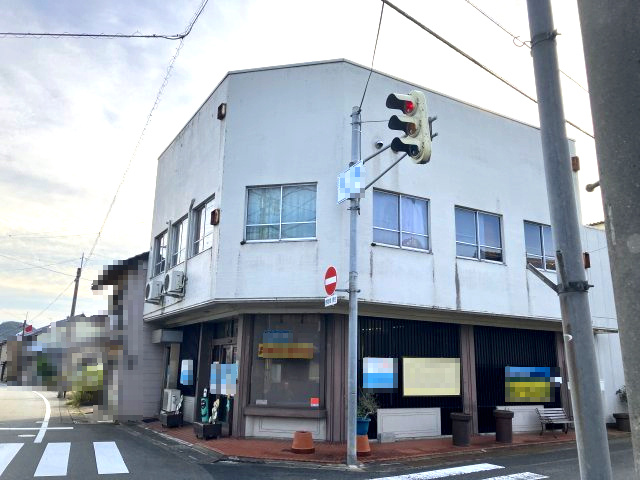 日高町江原　住居付店舗の外観