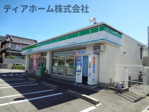 ラ　シュエット　ふたかみの周辺|ファミリーマート香芝二上駅前店まで387ｍ
