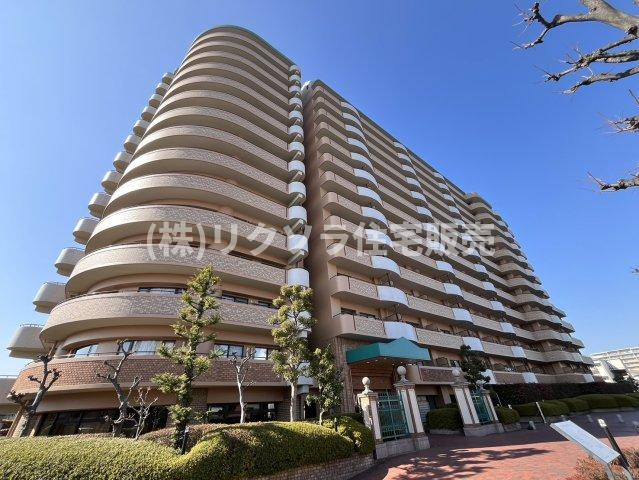 ロイヤルシャトーねやがわオークビルの外観|新しい生活にいかがでしょうか？外観はお住まいの顔になります。こだわりたいポイントですね。水回りリフォームやリノベーションも承ってます。
■現地見学・資金計画相談・住宅ローン相談もお問合せ受付中■