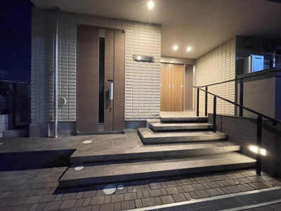 【エントランス】 | リヴィエール本蓮沼 | ★敷地内ゴミ置き場★エントランススロープ有り★オートロック