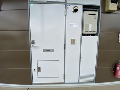 【玄関】 | レオパレス寿 | 収納もある玄関です