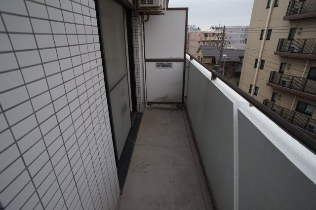 千葉市花見川区幕張本郷２丁目の賃貸マンションのバルコニー|日当たりの良いバルコニーは洗濯物も良く乾きますね