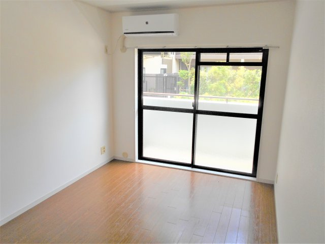 千葉市花見川区幕張本郷２丁目の賃貸マンションの寝室|明るい洋室はいいですね♪洋室は２部屋あります