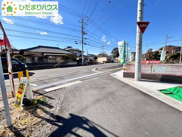深谷市原郷　第5期　中古一戸建て　ワイウッドコート　03の前面道路含む現地写真