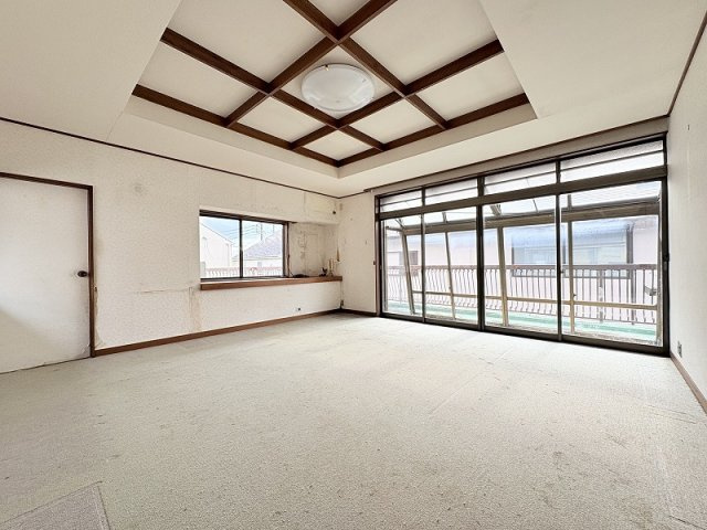 【寝室】 | 新座市石神2丁目　中古一戸建住宅　（保谷店） | 陽光・通風を確保した南向きの快適空間