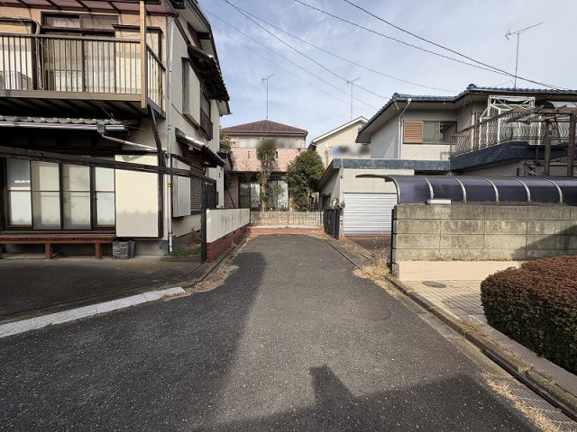 【前面道路含む現地写真】 | 新座市石神2丁目　中古一戸建住宅　（保谷店） | 住環境の良さが魅力の住まい