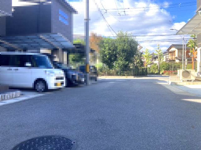 久我東町の前面道路含む現地写真|前道道路は幅員6ｍございます