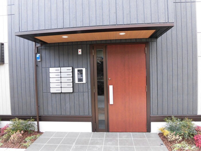 D-ROOM清水新地のエントランス