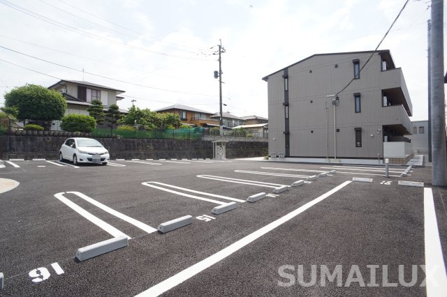D-ROOM清水新地の駐車場