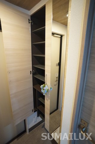 D-ROOM清水新地の玄関