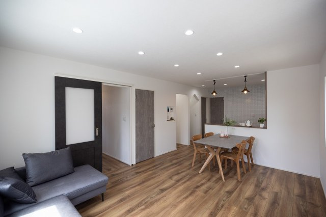 新築一戸建八代市八幡町の居間・リビング|使いやすいリビングです