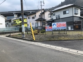 西条市飯岡585-3の前面道路含む現地写真