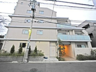 【外観】 | 鉄筋コンクリート造のがっちりとした建物。