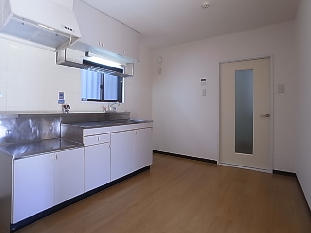 神戸市須磨区大田町６丁目のアパートの居間・リビング|ダイニング