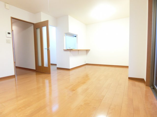 アプローズ狭山の居間・リビング|同物件別部屋