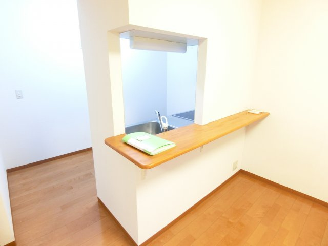 アプローズ狭山のキッチン|同物件別部屋