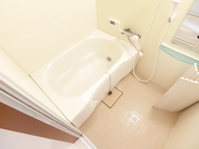 アプローズ狭山の浴室|同物件別部屋